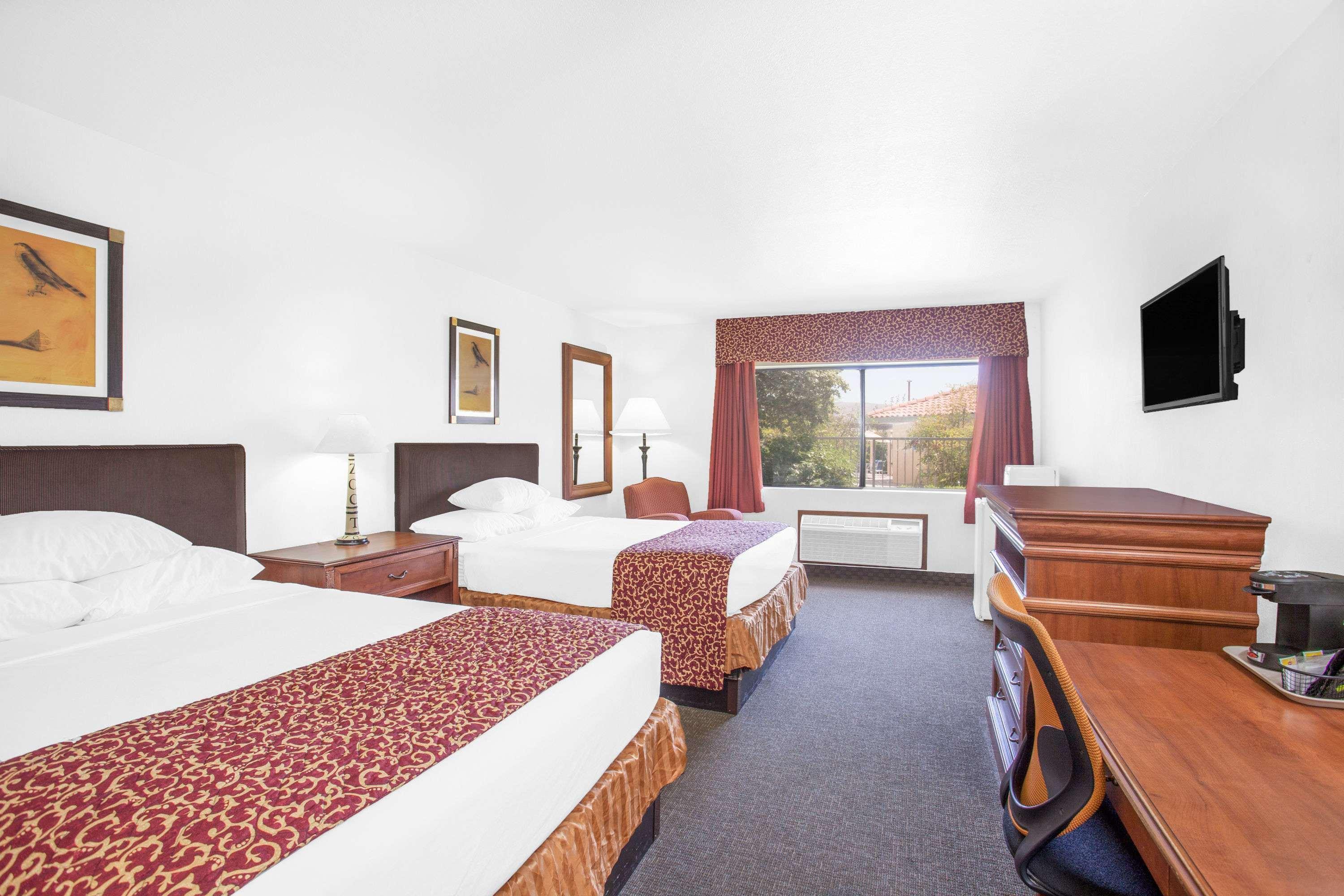 Hotel Ramada By Wyndham Barstow Exterior foto